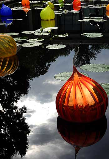 Dale Chihuly Wala Wala onion glass floats