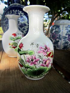 Vase with lotus design